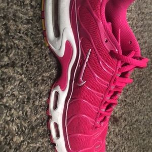 Pink Nike sneakers size 7 only worn 2 times